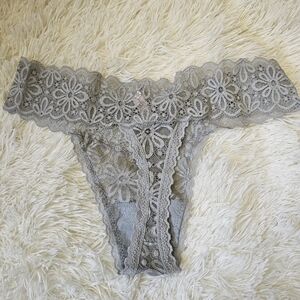 Victoria's Secret Lace Thong Panty Small